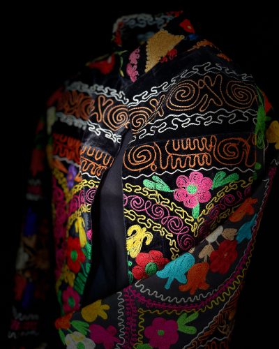 Veste courte brodée main